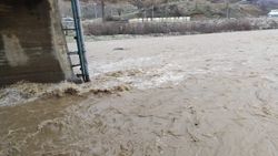 Batman'da şiddetli rüzgar hayatı olumsuz etkiledi