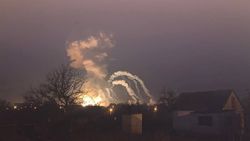  34 hastane hasar gördü