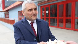 Amatör lige düşen Karabükspor'da Başkan helva dağıttı