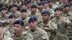 İngiltere, asker sayısını azaltma planından vazgeçebilir