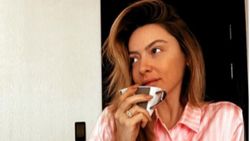 Hadise, pijamalarıyla poz verdi