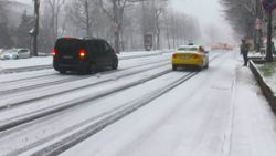 Beşiktaş'ta hızlanan kar, sürücülere zor anlar yaşattı