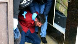 Adana'da bonzai yakalatan şahıs hüngür hüngür ağladı