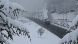 Bolu Dağı Tüneli'nde kar ve sis etkili