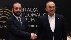 Mevlüt Çavuşoğlu, Ermeni mevkidaşı Ararat Mirzoyan ile görüştü