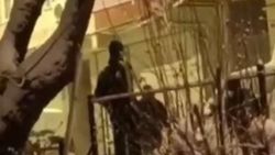 Esenler'de gençlerin attığı kar topu cama gelince kavga çıktı