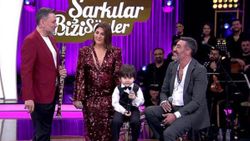 Hakan Altun, minik hayranı Burak’la düet yaptı