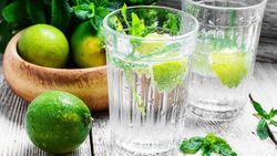 Yağları mum gibi eriten kür! Yeşil çay, soda ve limonu 15 gün boyunca…