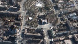 Rus güçleri Mariupol'e çok güçlü iki bomba attı
