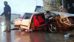 Kocaeli'de, hurdaya dönen araçtan sağ kurtuldular