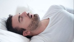 Uykusunu almakta zorluk çekenler için, uzmanından 'uyku apnesi' uyarısı