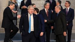 NATO Liderler Zirvesi'nde Boris Johnson'ın yalnızlığı