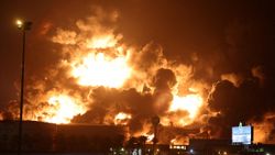 Husiler, Suudi Arabistan'da Aramco tesislerine saldırdı