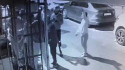 Maltepe'deki gencin hırsızlık iddasıyla öldürüldüğü anlar kamerada