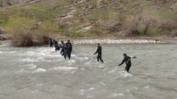 Hakkari'de çaya düşen asteğmeni arama çalışmaları sürüyor