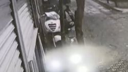 Şişli'de polisten kaçan adam binadan atladı
