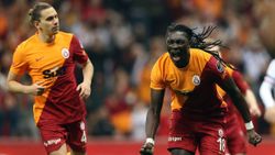 Gomis bu sezon attığı 5 golün 3'ünü penaltıda attı