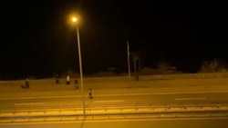 Rize'de, gençlerin karayolundaki tehlikeli oyunu kameraya yansıdı