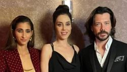 Cansu Dere, La Case De Papel oyuncusuna ödül verdi
