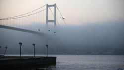 İstanbul'da gemi trafiği askıya alındı