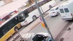 İstanbul'da freni patlayan otobüs 4 araca çarparak durabildi