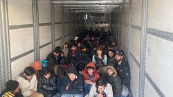Bitlis’te tırdan 129 kaçak göçmen çıktı