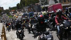 Kolombiya'da motosikletçiler güvenlik önlemlerine karşı eylem düzenledi
