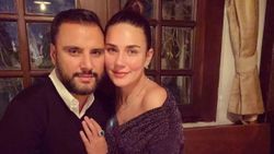 Alişan'ın eski nişanlısı Eda'ya açıldıkça açıldı dedik ama.. Buse Varol minicik elbisesiyle 'Vay be' dedirtti!