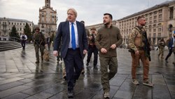 Boris Johnson, Zelensky ile Kiev sokaklarını gezdi