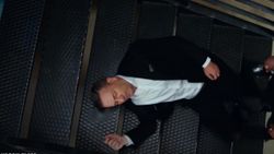  Başını merdivenlere çarpan Doğan öldü!