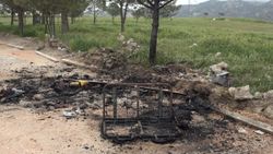  Eşyaları ateşe verdiler