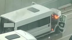 Bursa'da işçi servisi alevler içinde yandı