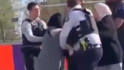 Fransa'da polis tarafından tartaklanan başörtülü kadınlar, şikayette bulunacak