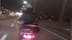 İstanbul E-5'teki motosiklet sürücüsünün tehlikeli görüntüleri