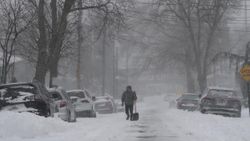 ABD'de kar fırtınası 300 bin kişiyi elektriksiz bıraktı