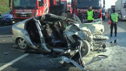  Kamyona giren araçta 1 ölü