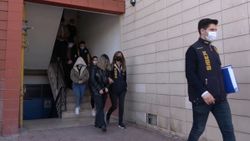 Ünlü olmak isteyenleri dolandıran çete mensupları Isparta'da yakalandı