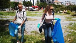 Antalya’da Rus ve Ukraynalılar birlikte çöp topladı