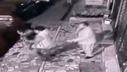 Güngören'de madde bağımlısı adam mahalleliyi bıktırdı