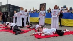 Beyoğlu'nda Ukraynalılardan kefenli eylem