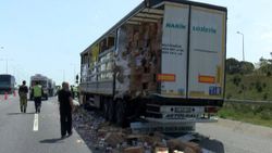 Çekmeköy'de 2 tır çarpıştı