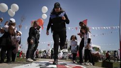 Adana polisi, 23 Nisan'da çocuklarla eğlendi