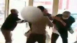 Afyonkarahisar’da, fırın denetiminde görevlilere saldırı kamerada 