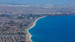 Savaştan kaçan Ukraynalılar Antalya'yı tercih etti