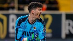 Altay Bayındır kaleye duvar ördü