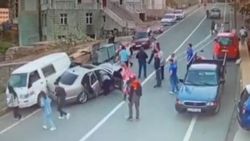 Rize'de yola atlayan motosiklet ortalığı birbirine kattı