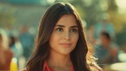 'Giyinmemişsin canım ya' Gönül Dağı Asuman'ın derin dekolteli pozu sosyal medyayı salladı!