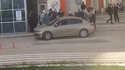 Sivaslı anne hastaneye giremeden doğum yaptı