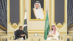 Şerif Şahbaz, ilk ziyaretini Suudi Arabistan'a yaptı