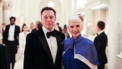 Elon Musk'ın annesi, oğlunun yaptığı paylaşıma kızdı